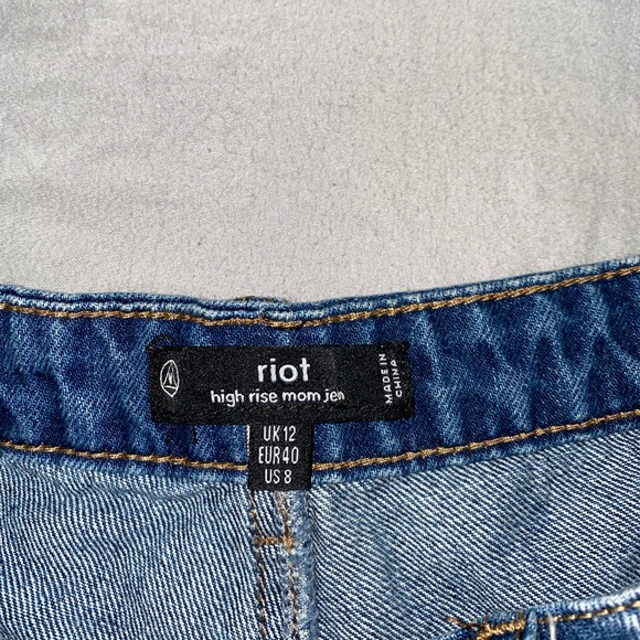 High Rise Mom Jeans - Picture 4 of 4